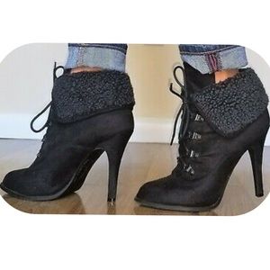 KARDASHIAN Kollection ASPEN BLACK ANKLE BOOTIES